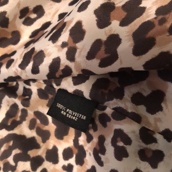 Peck & Peck Collection beige snap button coat with animal print inside - Picture 12 of 14